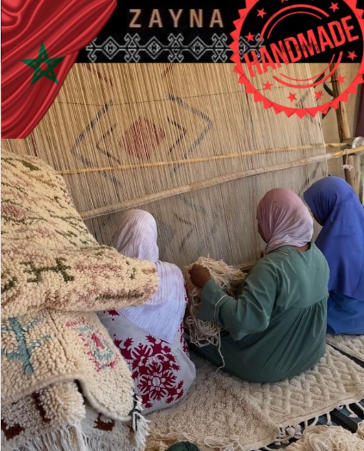 Zaina El Kabir working on a traditional loom